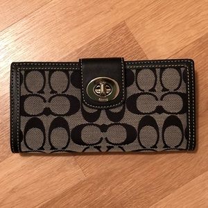 LIKE NEW! COACH WALLET!
